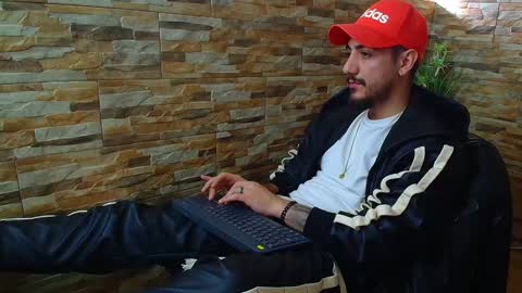 Snapshot of andrewbanner chatting on January 15, 9:02 am MasterRomania online show from January 15, 9:02 am