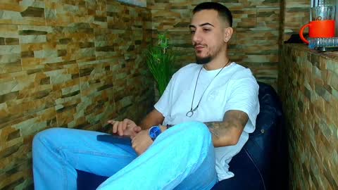 Snapshot of andrewbanner chatting on January 19, 5:58 am MasterRomania online show from January 19, 5:58 am