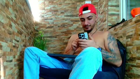 Snapshot of andrewbanner chatting on January 19, 9:01 am MasterRomania online show from January 19, 9:01 am