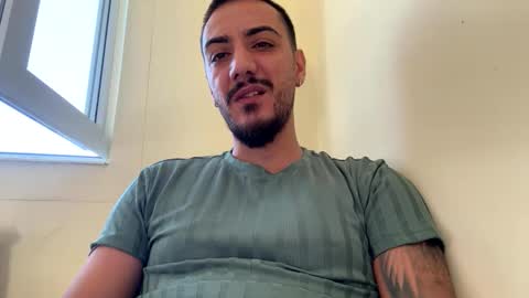 Snapshot of andrewbanner chatting on September 15, 5:53 am MasterRomania online show from September 15, 5:53 am