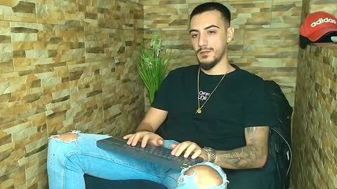 Snapshot of andrewbanner chatting on January 22, 4:34 am MasterRomania online show from January 22, 4:34 am