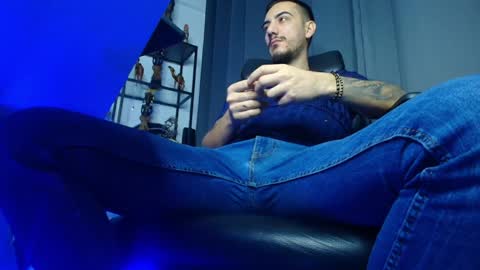 Snapshot of andrewbanner chatting on February 7, 5:20 am MasterRomania online show from February 7, 5:20 am