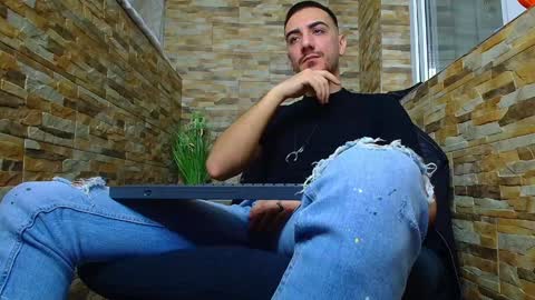 Snapshot of andrewbanner chatting on January 17, 5:00 am MasterRomania online show from January 17, 5:00 am