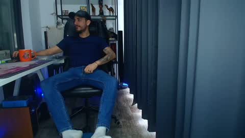 Snapshot of andrewbanner chatting on February 21, 6:29 am MasterRomania online show from February 21, 6:29 am