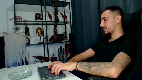 Snapshot of andrewbanner chatting on February 3, 6:07 pm MasterRomania online show from February 3, 6:07 pm