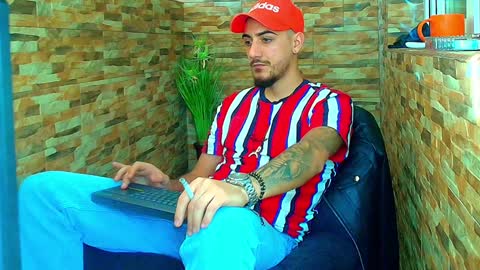 Snapshot of andrewbanner chatting on January 19, 12:06 pm MasterRomania online show from January 19, 12:06 pm
