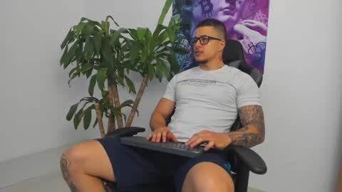 andrewmaterazzi online show from December 21, 2:19 am