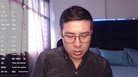 andrewmhilton_ online show from November 10, 6:32 pm