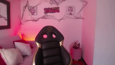 androm3da_ online show from October 20, 7:52 pm