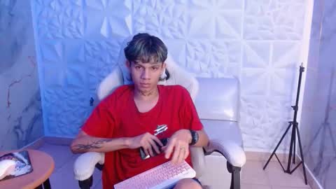 andy_dan1 online show from March 19, 8:14 pm