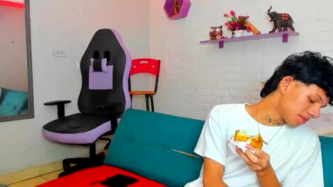 andy_dan1 online show from October 12, 5:37 pm