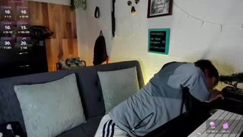 andy_guez_11 online show from February 9, 10:31 am