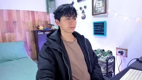 andy_guez_11 online show from January 21, 10:30 am