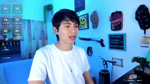 andy_guez_11 online show from March 10, 11:01 am