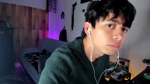 andy_guez_11 online show from February 4, 9:49 am