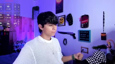 andy_guez_11 online show from February 21, 1:22 pm