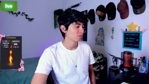 andy_guez_11 online show from September 25, 11:06 am