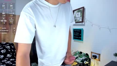 andy_guez_11 online show from January 28, 1:59 pm