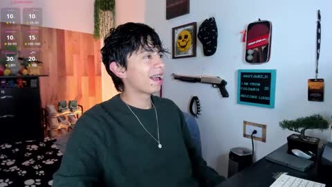 andy_guez_11 online show from February 12, 10:03 am