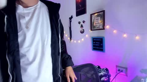 andy_guez_11 online show from January 20, 10:18 am