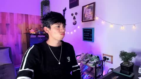 andy_guez_11 online show from January 26, 10:12 am