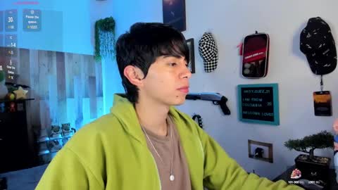 andy_guez_11 online show from February 28, 10:41 am