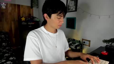 andy_guez_11 online show from January 28, 10:55 am