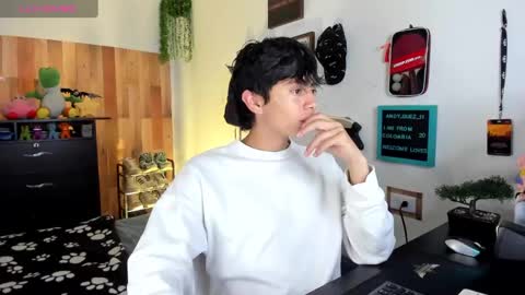 andy_guez_11 online show from February 10, 1:22 pm