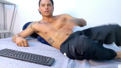 andyhot__ online show from April 25, 12:18 pm