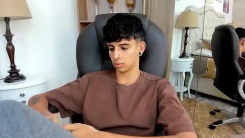 andyxibrat online show from May 24, 11:50 am