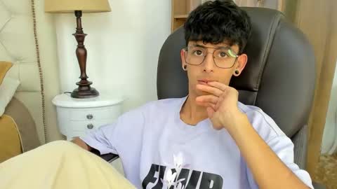 andyxibrat online show from June 4, 6:58 pm