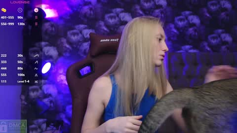 Snapshot of angeellina chatting on January 11, 7:27 pm angeellina online show from January 11, 7:27 pm