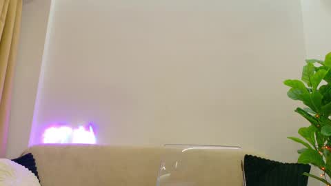 angel__vibe online show from April 6, 8:10 pm