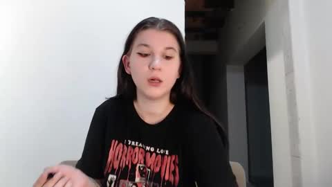 Snapshot of angel_gelya chatting on October 31, 12:49 pm Angel online show from October 31, 12:49 pm