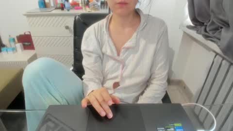 angel_lee__ online show from February 5, 10:19 am