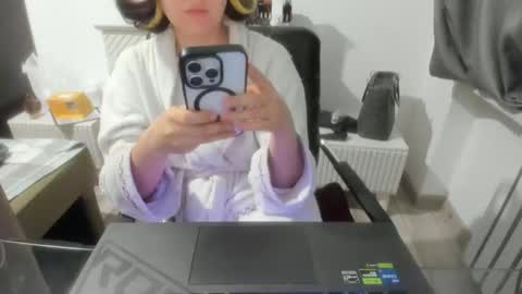 angel_lee__ online show from January 24, 4:28 pm