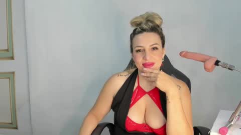 Snapshot of angel_vibes_ chatting on February 20, 1:36 am Angel online show from February 20, 1:36 am