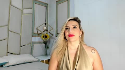 Snapshot of angel_vibes_ chatting on February 17, 6:28 pm Angel online show from February 17, 6:28 pm