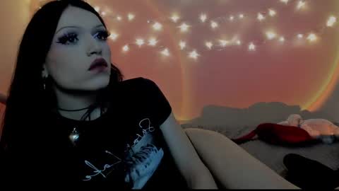 Snapshot of angel_wavee chatting on December 13, 6:05 pm Angel Love online show from December 13, 6:05 pm