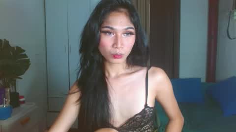 Snapshot of angela_mccollins chatting on December 10, 1:54 am angela online show from December 10, 1:54 am