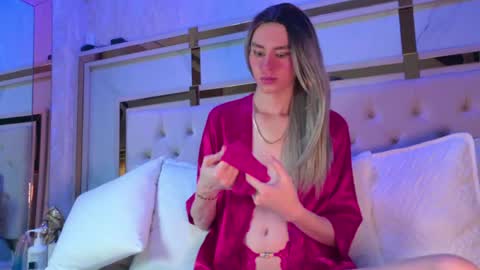 angela_white22 online show from April 18, 7:07 pm