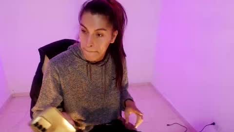 angele online show from March 23, 7:08 pm