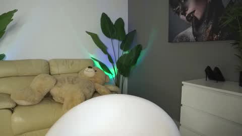 annita online show from November 4, 6:09 pm