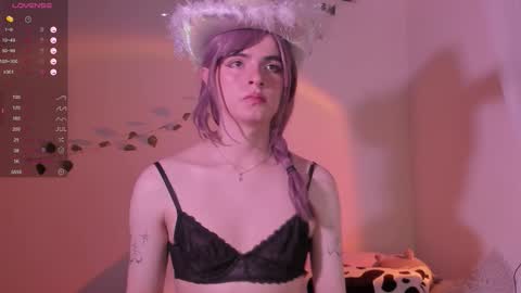 Angel Fiore online show from October 27, 1:38 am