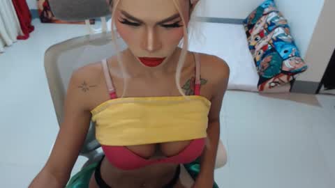 DIVINE ANGEL online show from January 14, 1:57 am