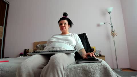 Snapshot of angelinacht chatting on January 6, 7:42 am Angelina online show from January 6, 7:42 am