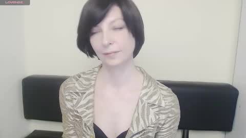 Snapshot of angelinalov_ chatting on February 10, 10:53 am Angelina online show from February 10, 10:53 am
