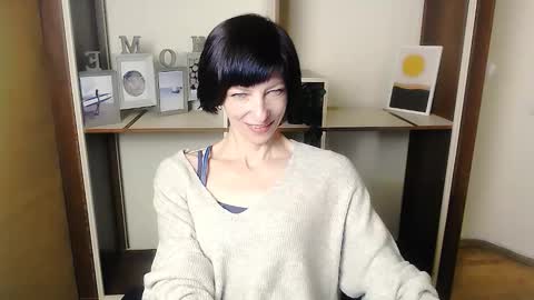 Snapshot of angelinalov_ chatting on September 15, 6:37 am Angelina online show from September 15, 6:37 am