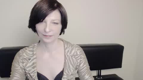 Snapshot of angelinalov_ chatting on February 15, 10:44 am Angelina online show from February 15, 10:44 am