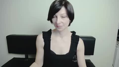 Snapshot of angelinalov_ chatting on February 14, 8:31 am Angelina online show from February 14, 8:31 am